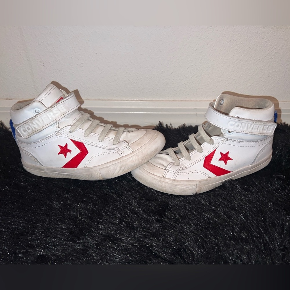 Boys white Pro Blaze high top converse sz 2